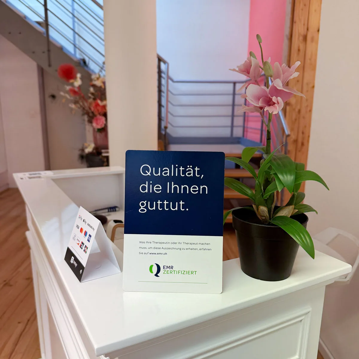 Empfang und Wartebereich der Praxis – Massage Zentrum St. Gallen